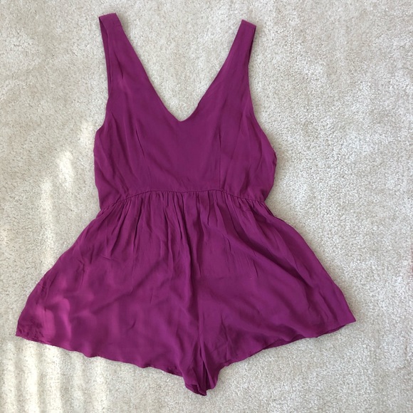 Boutique Low V Romper - New w/o tag - Picture 3 of 3